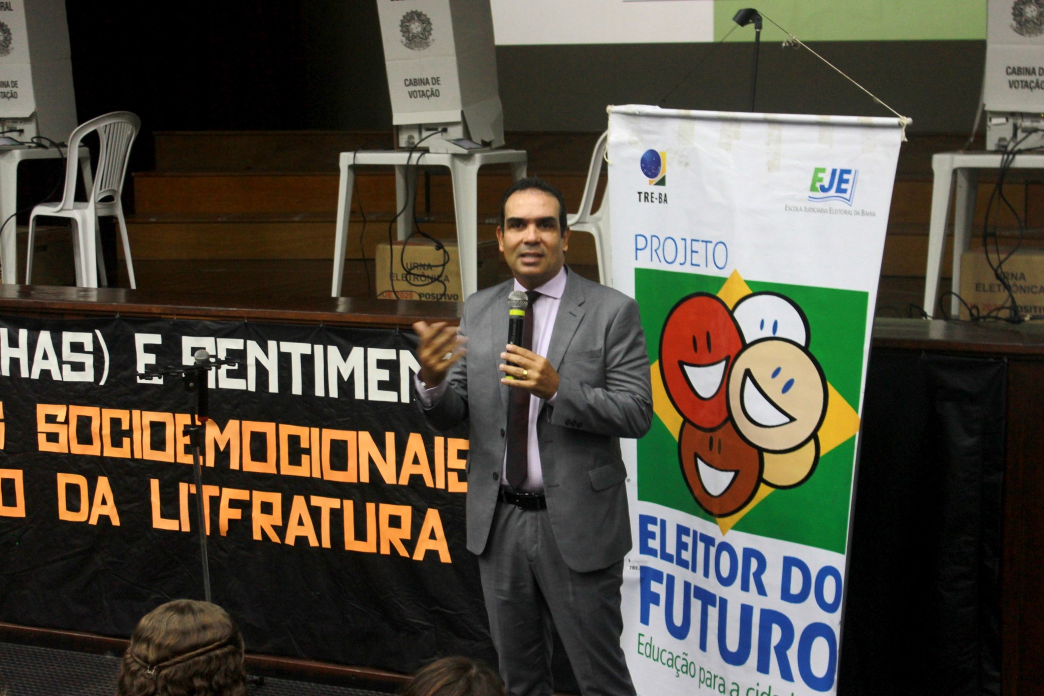 Desembargador Moacyr Pitta Lima no Projeto Eleitor do Futuro.