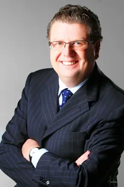 Dr. Clemerson Merlin Cleve

